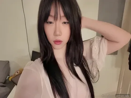 Em teen Trung Quốc up clip với bạn trai lên OnlyFans